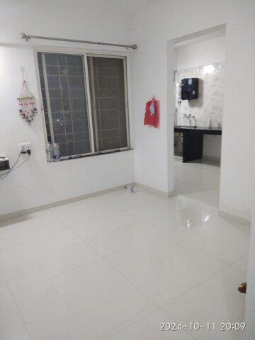 Room in 2 BHK Apartment at Venkatesh Oxy Desire, Wagholi – for Rent
