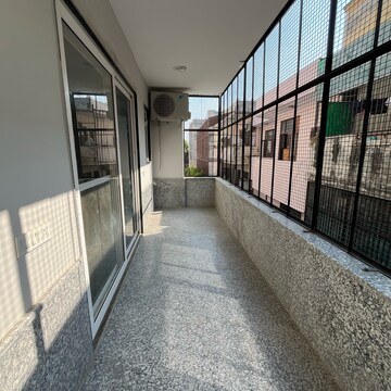 Balcony in 3 BHK Builder Floor at Ansal Sushant Lok I, Sushant Lok I – for Rent