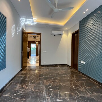 Building Lobby in 3 BHK Builder Floor at Ansal Sushant Lok I, Sushant Lok I – for Rent