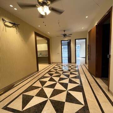 Building Lobby in 3 BHK Builder Floor at Ansal Sushant Lok I, Sushant Lok I – for Rent