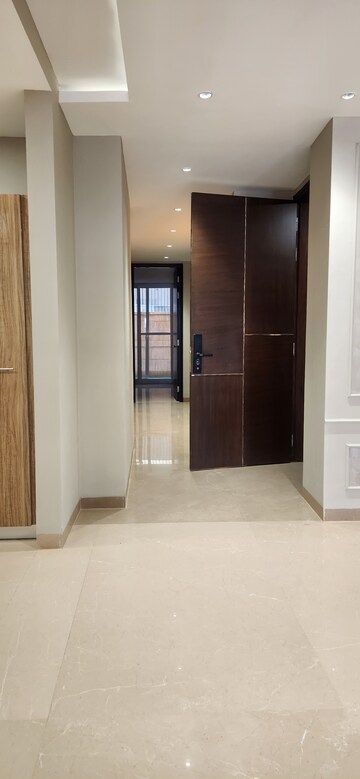 Furnished Amenities in 4 BHK Builder Floor at Bestech Center Point, Sushant Lok I – for Sale