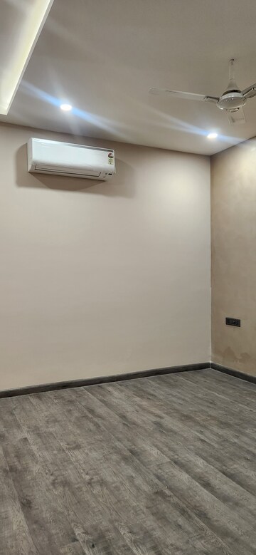 Room in 4 BHK Builder Floor at Bestech Center Point, Sushant Lok I – for Sale