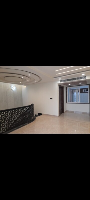 Bedroom in 6+ BHK Villa at Gomti Nagar – for Sale