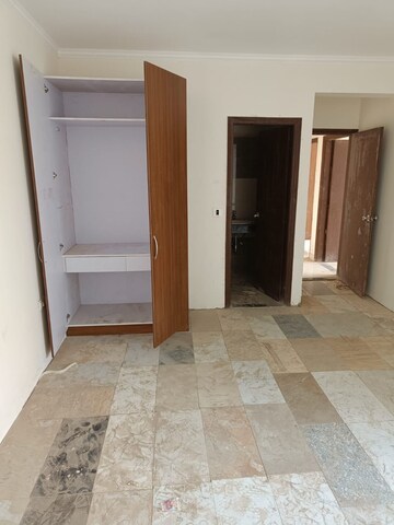 Room in 3 BHK Apartment at Cosmos Express 99, Sector 99 – for Sale