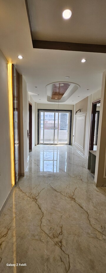 Building Lobby in 3 BHK Builder Floor at Carnation Greens, Sector 8 – for Sale