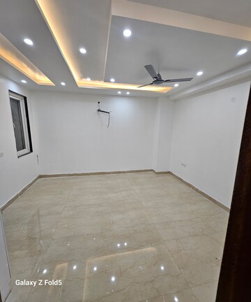 Furnished Amenities in 3.5 BHK Builder Floor at Carnation Greens, Sector 8 – for Sale