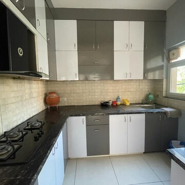 Kitchen in 3 BHK Builder Floor at BPTP Amstoria, Sector 102 – for Sale