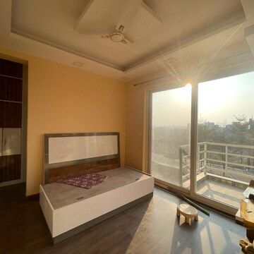 Bedroom in 3 BHK Builder Floor at BPTP Amstoria, Sector 102 – for Sale