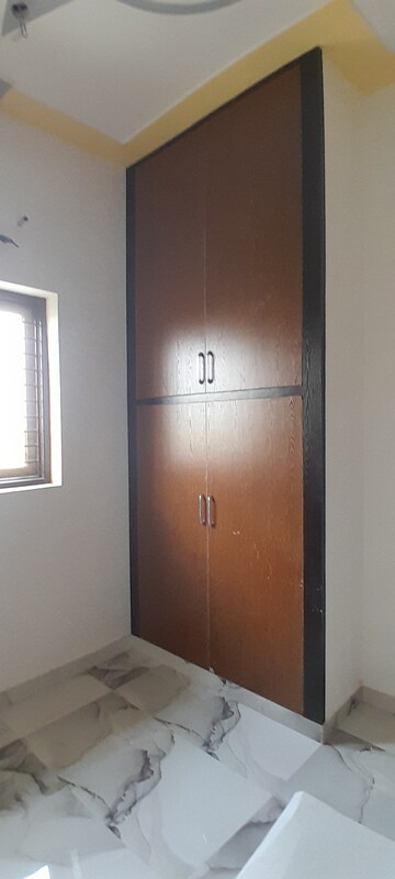 Furnished Amenities in 3.5 BHK Independent House at Sardhana Road – for Sale