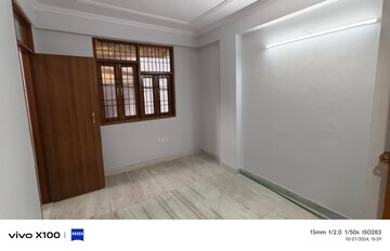 Room in 2 BHK Apartment at Shaheen Bagh – for Sale
