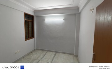 Room in 2 BHK Apartment at Shaheen Bagh – for Sale