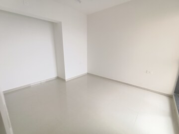 Room in 2 BHK Apartment at Runwal Eirene, Balkum Pada – for Rent