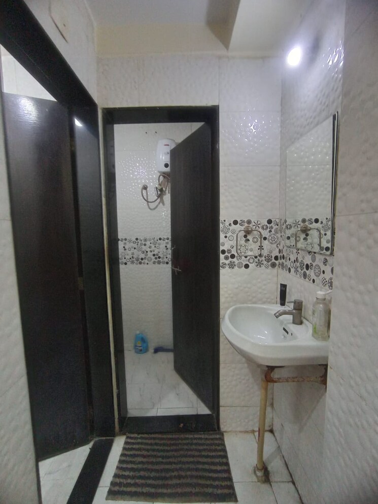 Bathroom, popular-heights 1 Bedroom 500 Sq.Ft. Apartment In Koregaon Park Pune 7752579