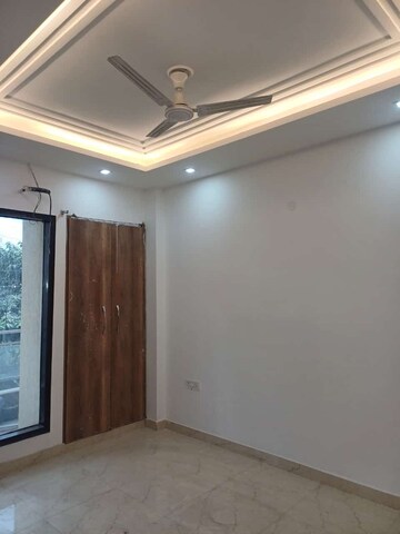 Room in 3 BHK Builder Floor at Sushant Lok 2, Sector 57 – for Sale