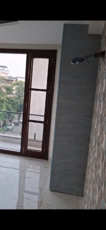 Room in 5 BHK Independent House at RWA Apartments, Sector 31 – for Sale
