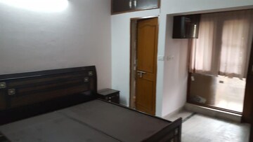 रेसिडेंशियल बिल्डर फ्लोर वर्ग फुट फॉर रेंट इन सेक्टर 105 नोएडा  7752710