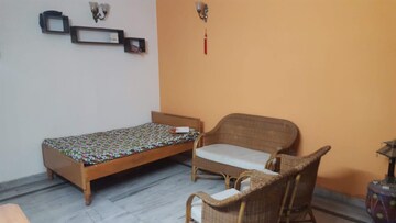 रेसिडेंशियल बिल्डर फ्लोर वर्ग फुट फॉर रेंट इन सेक्टर 105 नोएडा  7752710