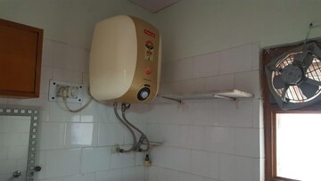 रेसिडेंशियल बिल्डर फ्लोर वर्ग फुट फॉर रेंट इन सेक्टर 105 नोएडा  7752710