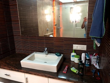 Bathroom in 6 BHK Independent House at Jubilee Hills – for Sale