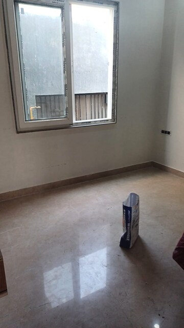 Room in 2.5 BHK Builder Floor at Paschim Vihar – for Sale