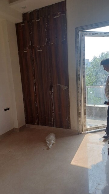 Room in 2.5 BHK Builder Floor at Paschim Vihar – for Sale