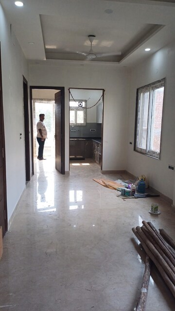 Room in 2.5 BHK Builder Floor at Paschim Vihar – for Sale