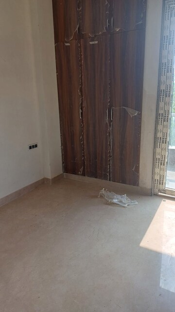 Room in 2.5 BHK Builder Floor at Paschim Vihar – for Sale