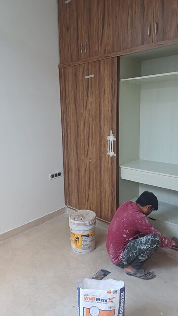 Furnished Amenities in 2.5 BHK Builder Floor at Paschim Vihar – for Sale