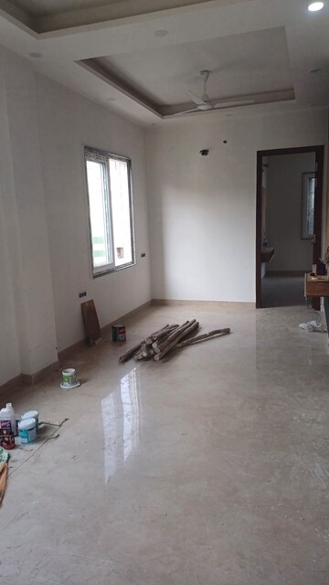 Room in 2.5 BHK Builder Floor at Paschim Vihar – for Sale