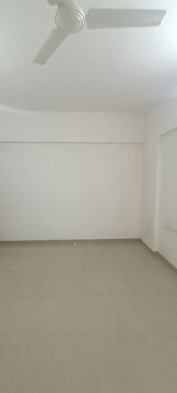 Room in 2 BHK Apartment at Mulund East – for Sale