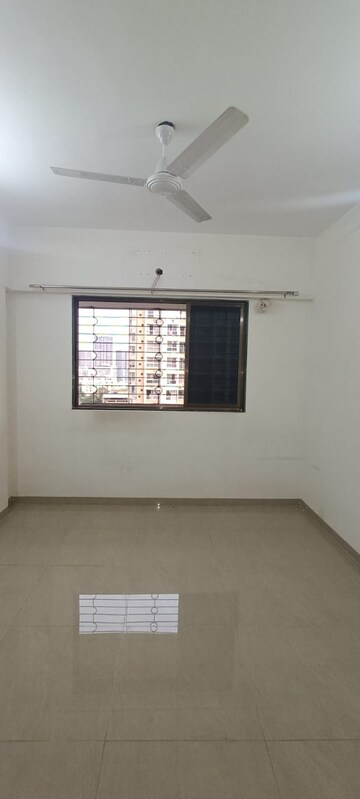 Room in 2 BHK Apartment at Mulund East – for Sale