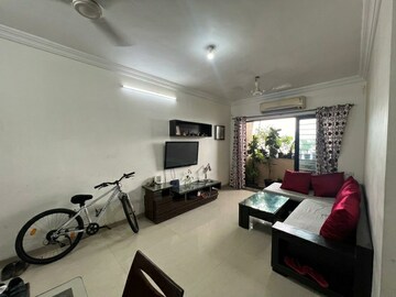 Master Bedroom in 3 BHK Apartment at Oberoi Exquisite Goregaon, Goregaon East – for Rent