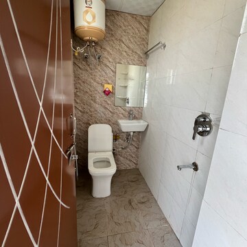 Bathroom in 2 BHK Builder Floor at Ansal Sushant Lok I, Sector 43 – for Rent