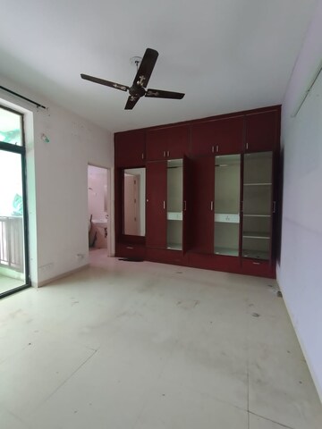 Room in 3 BHK Builder Floor at Vatika Primrose Floors, Sector 82 – for Sale