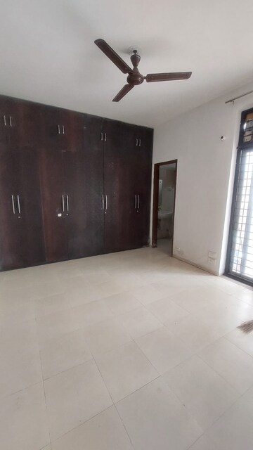 Room in 3 BHK Builder Floor at Vatika Primrose Floors, Sector 82 – for Sale