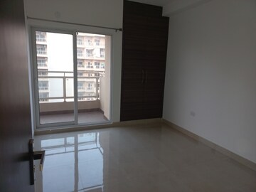 Room in 4 BHK Apartment at Elite Golf Green, Sector 79 – for Sale