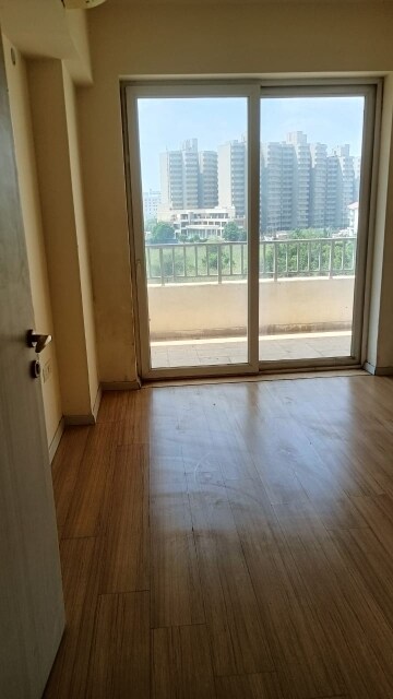 Master Bedroom in 3 BHK Apartment at DLF The Skycourt, Sector 86 – for Sale
