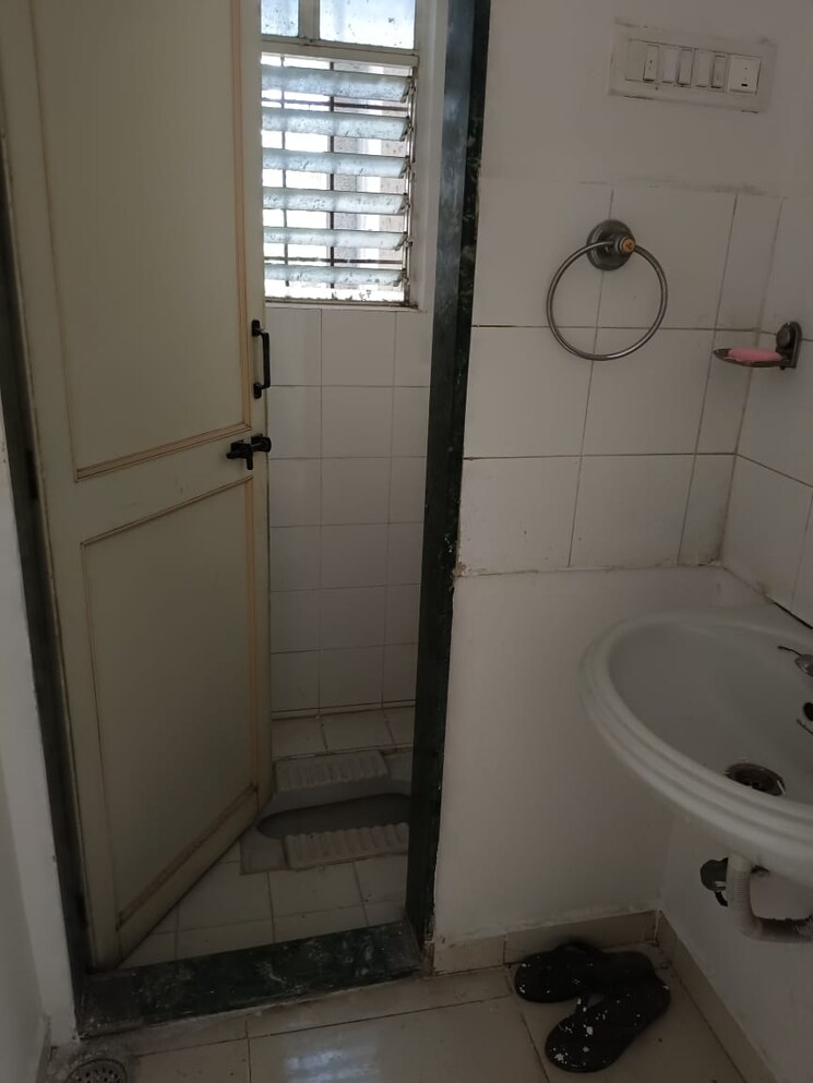 Bathroom, kunal-nakshatram 3 Bedroom 1300 Sq.Ft. Apartment In Chinchwad Pune 7755183