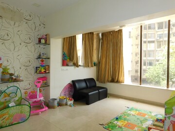 Room in 2 BHK Apartment at Venus Apartments Worli, Worli – for Sale