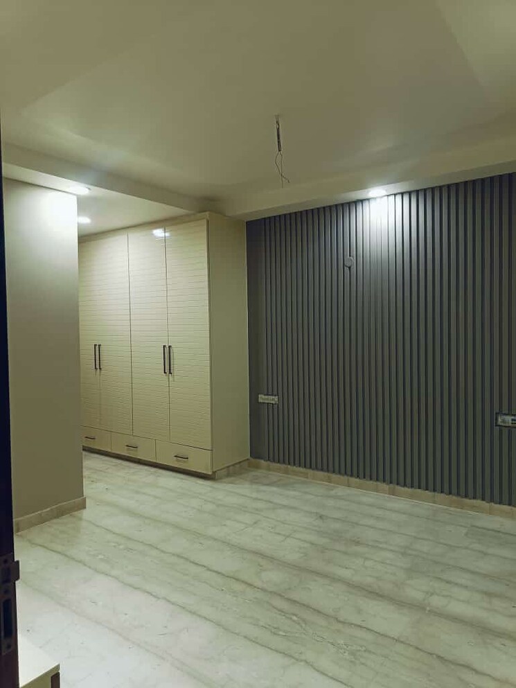 Room, kirti nagar 3 Bedroom 1500 Sq.Ft. Builder Floor In Kirti Nagar Delhi 7755748