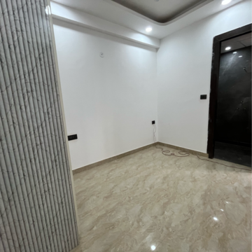 Room in 2 BHK Builder Floor at Sector 73 – for Sale
