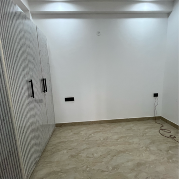 Room in 2 BHK Builder Floor at Sector 73 – for Sale