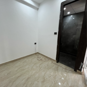 Room in 2 BHK Builder Floor at Sector 73 – for Sale