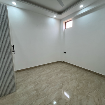 Room in 2 BHK Builder Floor at Sector 73 – for Sale