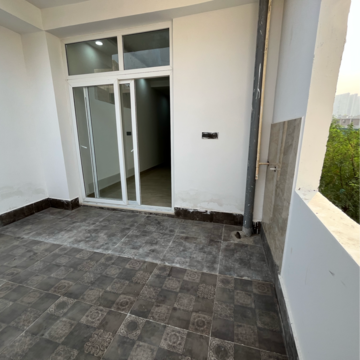 Room in 2 BHK Builder Floor at Sector 73 – for Sale