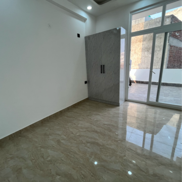 Room in 2 BHK Builder Floor at Sector 73 – for Sale
