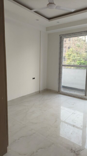 Room in 3 BHK Builder Floor at Paryavaran Complex – for Sale