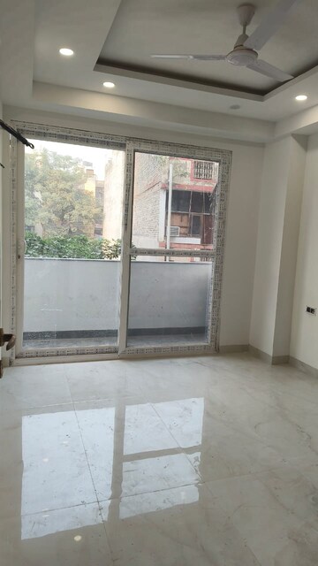 Room in 3 BHK Builder Floor at Paryavaran Complex – for Sale
