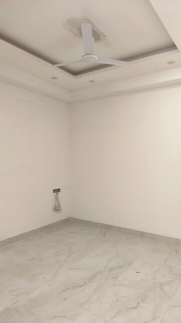 Room in 3 BHK Builder Floor at Paryavaran Complex – for Sale