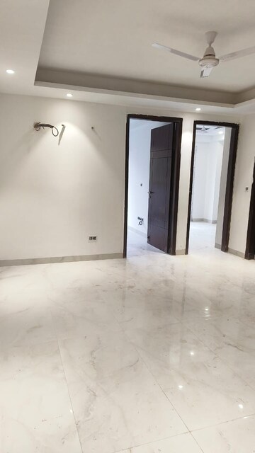 Room in 3 BHK Builder Floor at Paryavaran Complex – for Sale